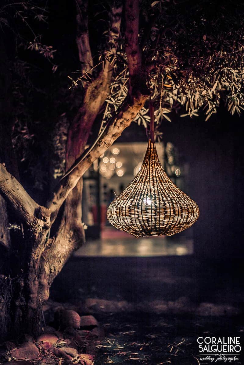 Une lampe, parfaite pour une demande en mariage à Marrakech.