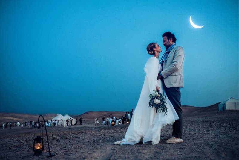 un mariage insolite en plein désert le soir organisé par Villa Taj