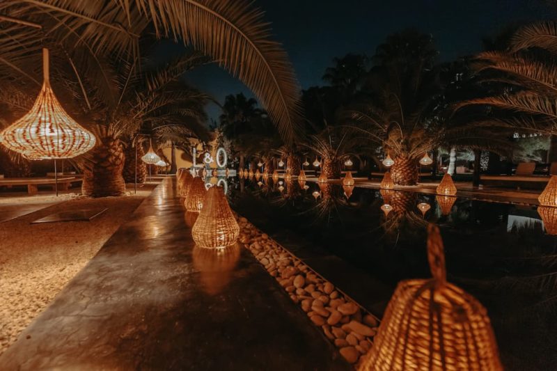 Villa Taj de nuit avec néons