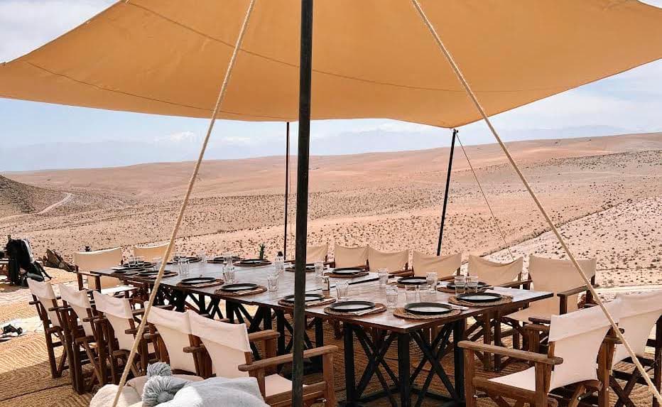 Tente avec table désert Marrakech